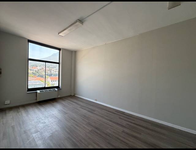 66M² BUILDING TO LET IN GARDENS